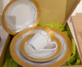 Hampers dinner set padi